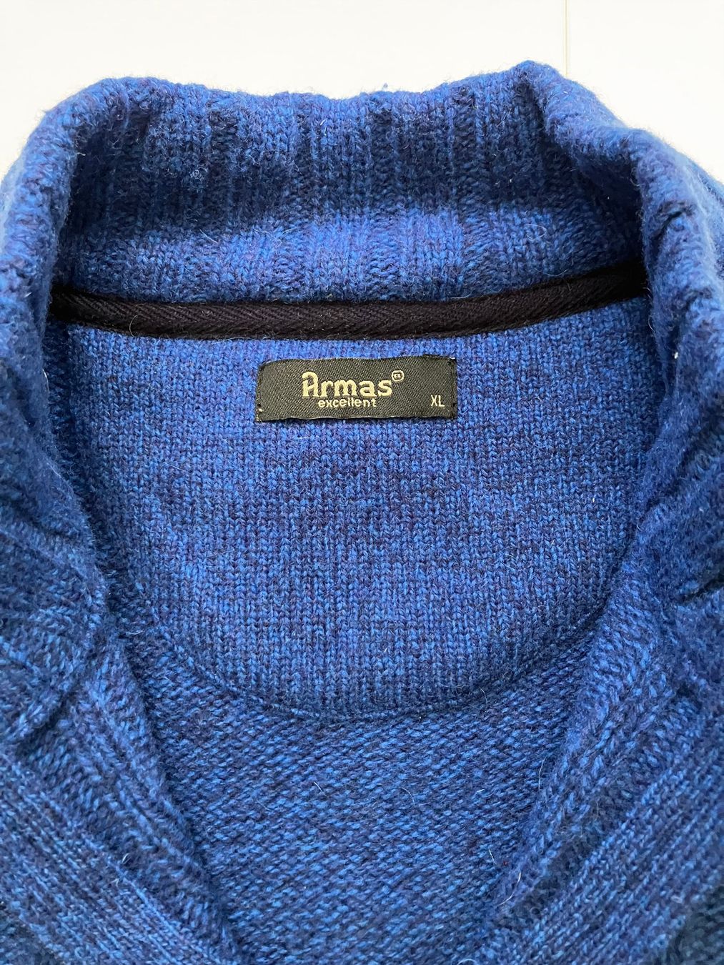 Pullover & Sweatshirts: Blauer Strickpullover mit Zopfmuster - Grösse XL - Herren – Gebraucht aus Möhlin von Nico1 1