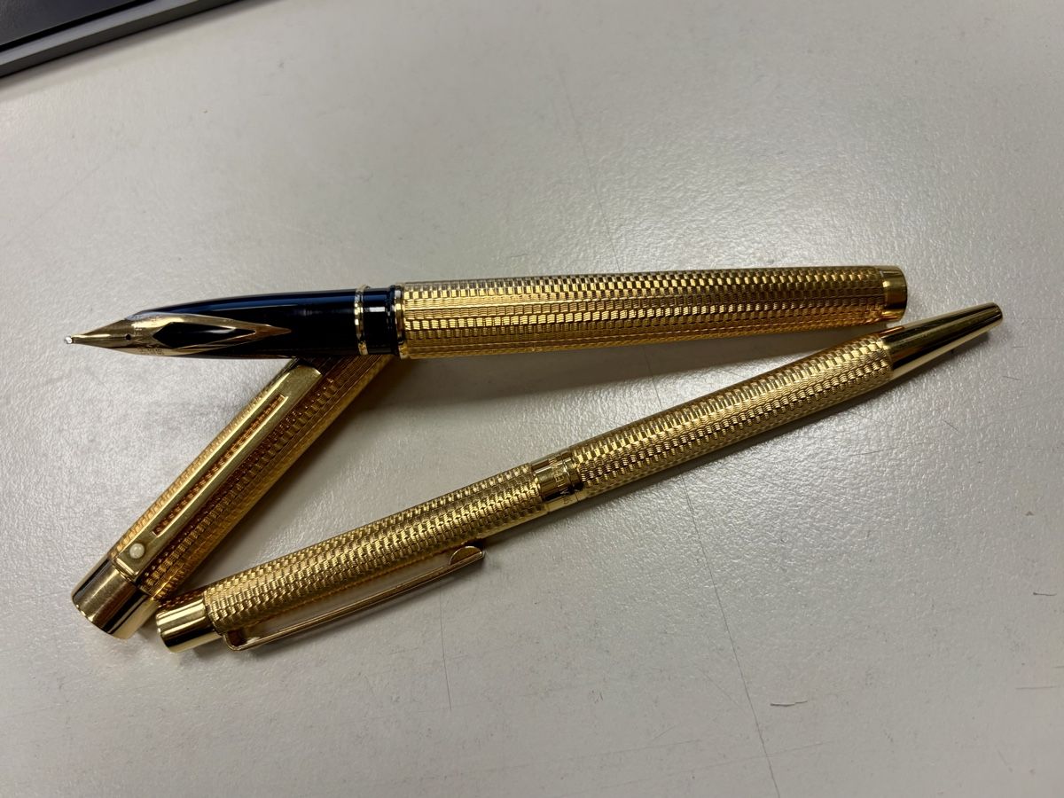 Penna & Evidenziatori: Sheaffer Targa 18K solid Gold 750 Schreibset Füllfederhalter – Usato da Dietikon venduto da cre8different