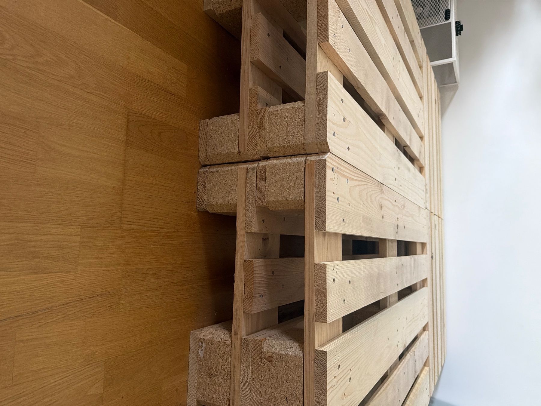 Betten: Palettenbett 160 x 200 cm – Neu (gemäss Beschreibung) aus Bern von JDR1 3