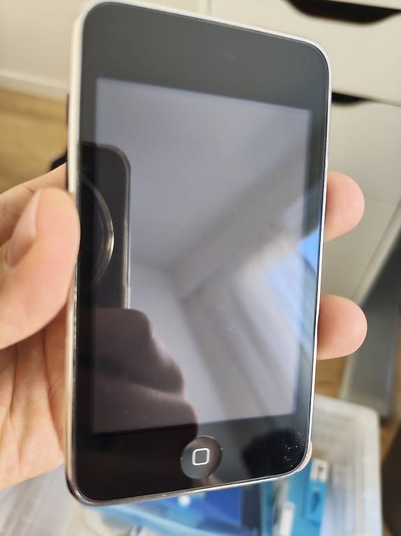 Lettore multimediale portatile: iPod Touch 8GB (2. Gen) – Nuovo e nell'imballaggio originale da Lachen SZ venduto da Kamelfluesterer 2