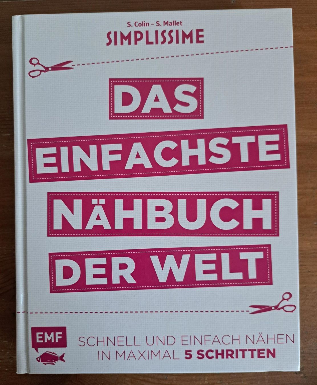 Libri: Simplissime – Das einfachste Nähbuch der Welt – Usato da Basel venduto da Patiscat