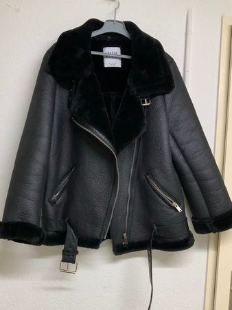 Damen Kunstlederjacke ZARA Schwarz Grösse L guter Zustand