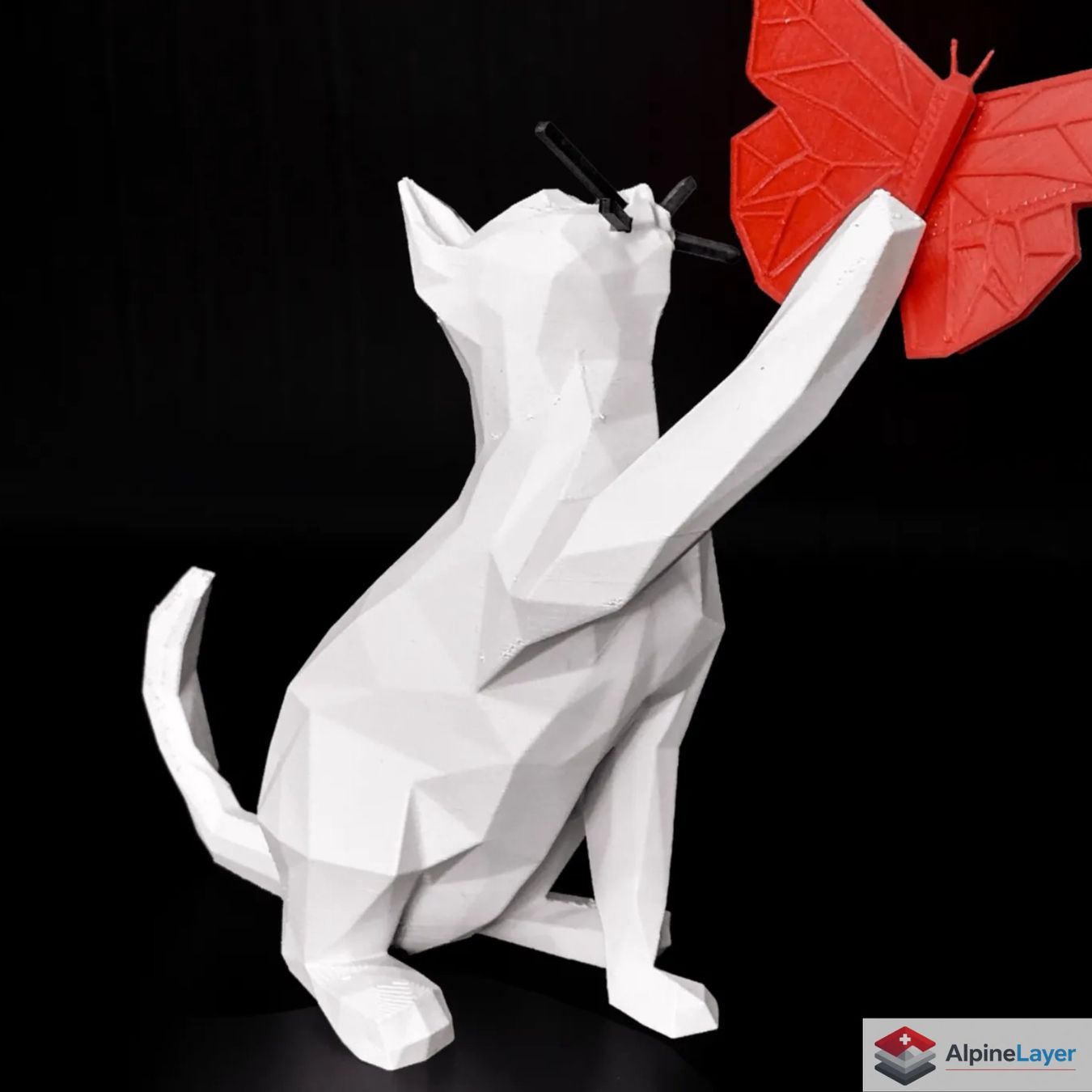 Skulpturen & Statuen: Playful Cat with Butterfly Sculpture - 3D Printed – Neu (gemäss Beschreibung) aus Losone von AlpineLayer