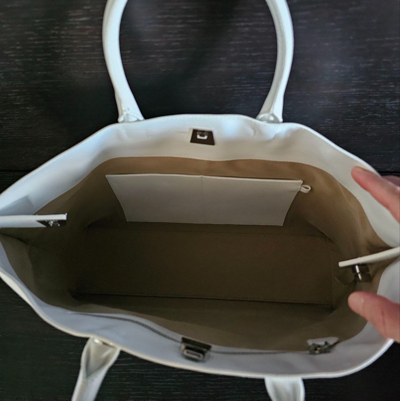 Akris Borse da donna: NEW AKRIS Ai Small Tote Bag – Nuovo e nell'imballaggio originale da Origlio venduto da ann_q6qv 4