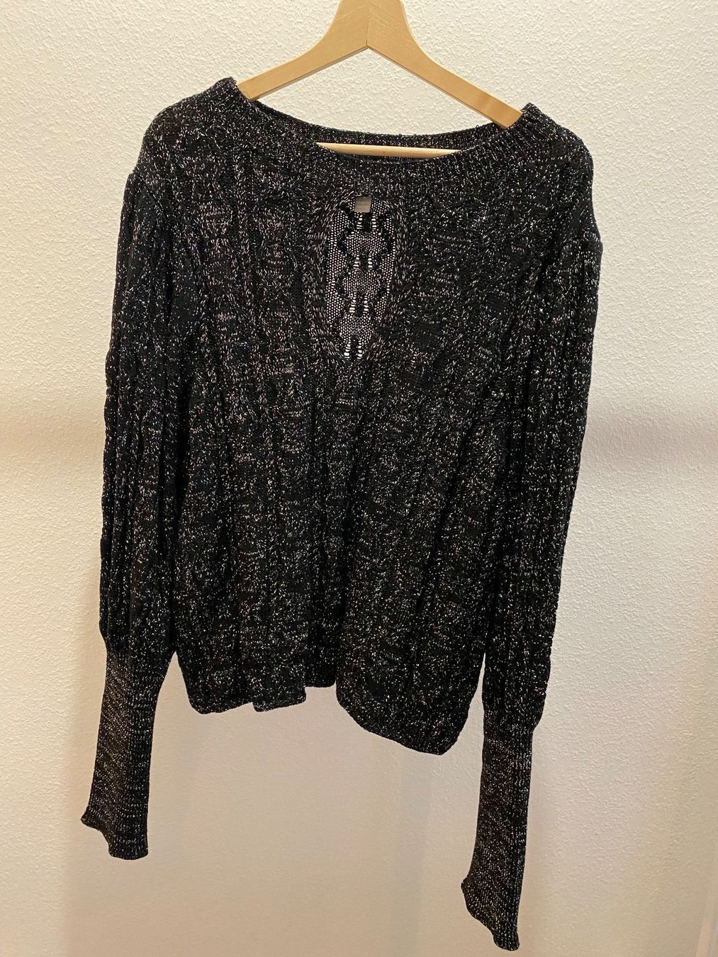 Asos Pullover & Sweatshirts: Asos Pullover Glitzer schwarz / silber Gr. 52 – Gebraucht aus Pratteln von a23_j2gs 2