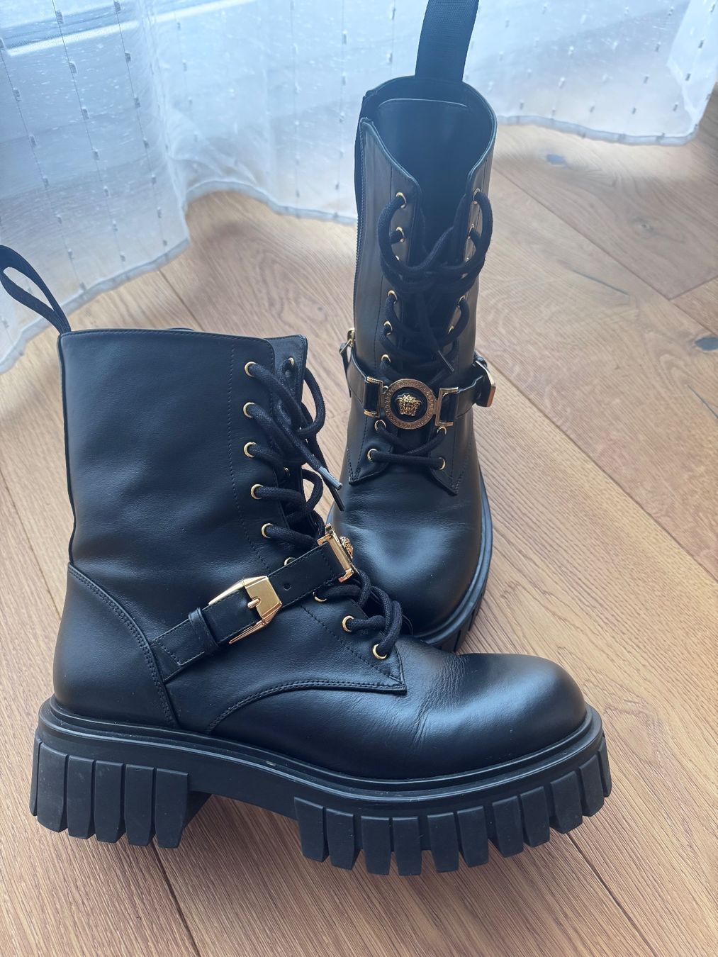 Versace Damenschuhe: VERSACE Medusa Leder Boots GR. 38 – Neu (gemäss Beschreibung) aus Schmerikon von Adrianka55 2