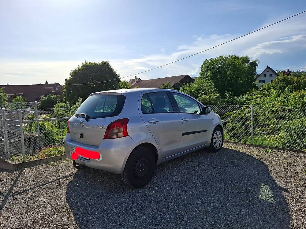 Toyota Automobili: Toyota Yaris, 1.3 16VJG 2006 mit Anhängerkupplung & Dachbox – Usato da Marthalen venduto da ndo01 3