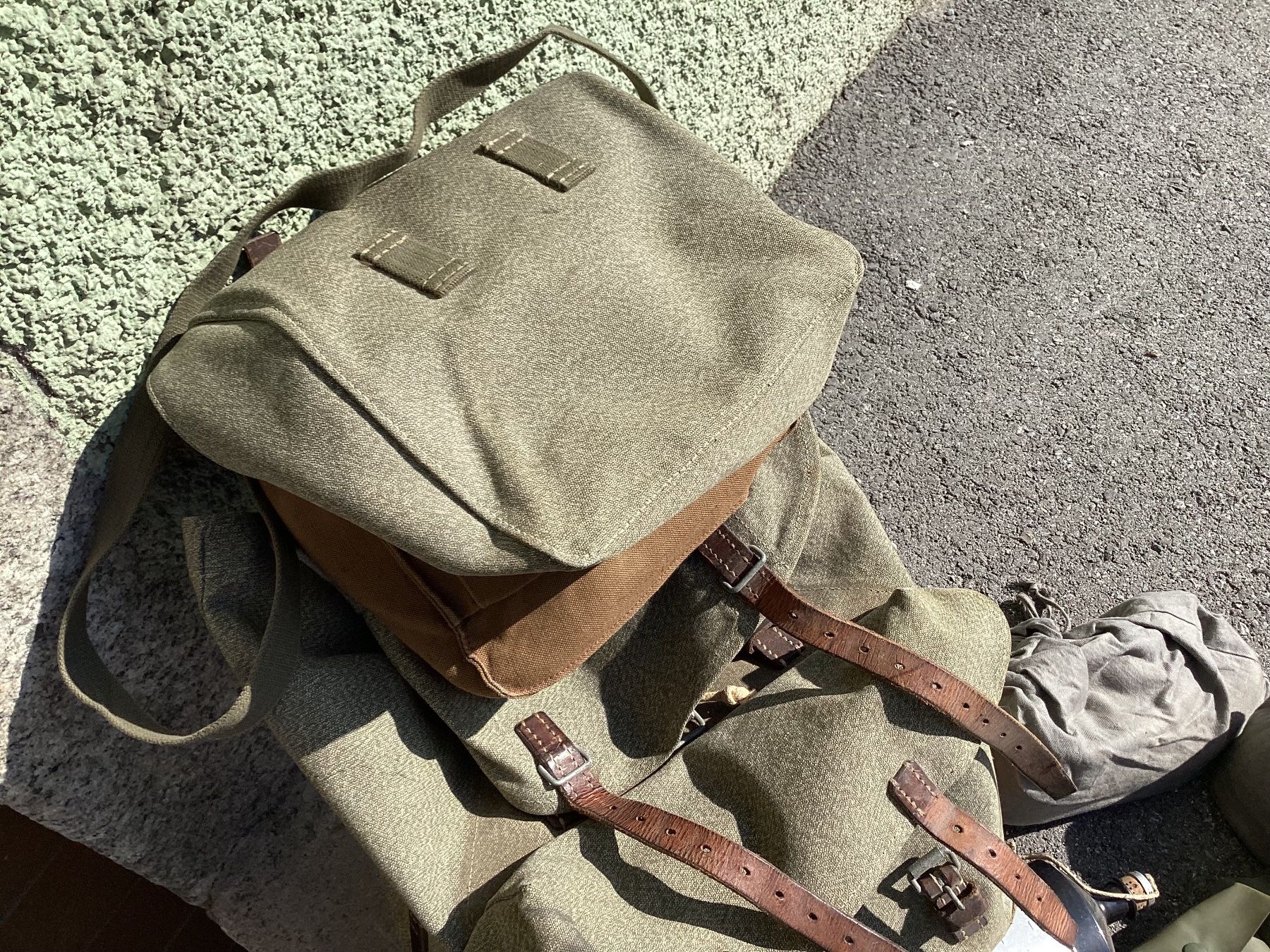 Schweizer Armee Uniformen: Équipement militaire – Gebraucht aus Vouvry von marius09 3