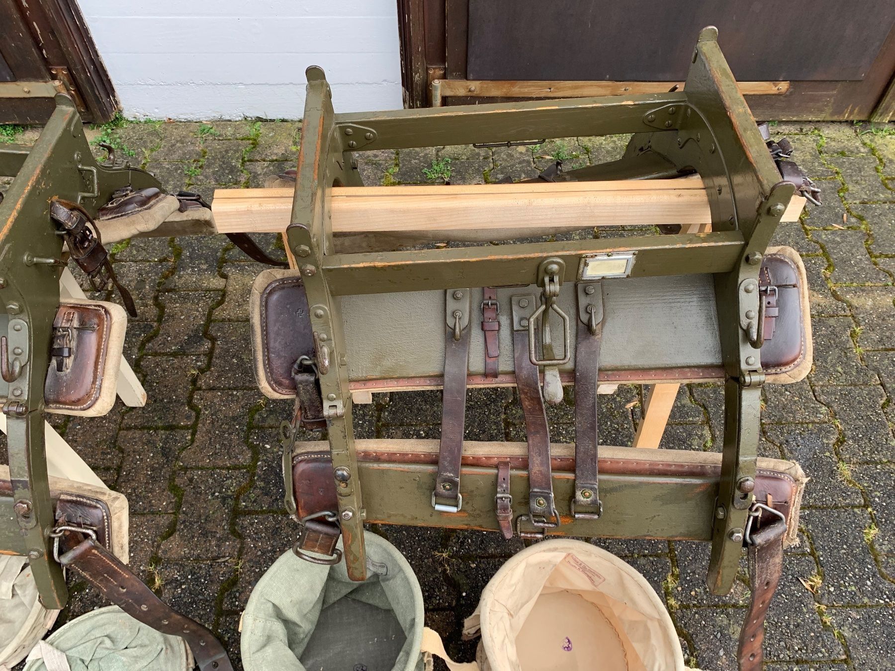 Carrozze: 2 original Bastsättel Schweizer Militär – Usato da Feldbach venduto da Olive1 4
