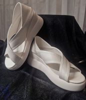 Sandali in similpelle, color panna con zeppa da donna n.37
