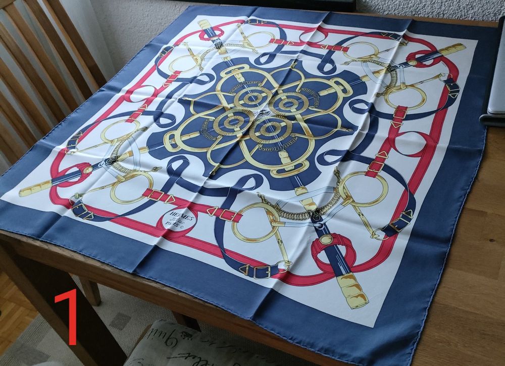 Foulard Hermès 100% Soie 90x90 Cm Motif Imagerie - Occasion, Multicouleur, Made In France