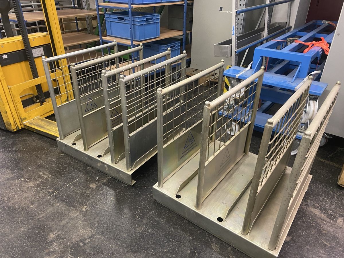 Tous les outils: Massive Plattengestelle ab 1.- – D'occasion à Wabern par HK-Design 1