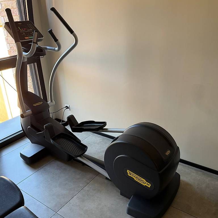 Technogym Hometrainer: Crosstrainer Synchro  Technogym Neuwertig Lieferung Gratis – Gebraucht aus Aarau von Aboudx 1