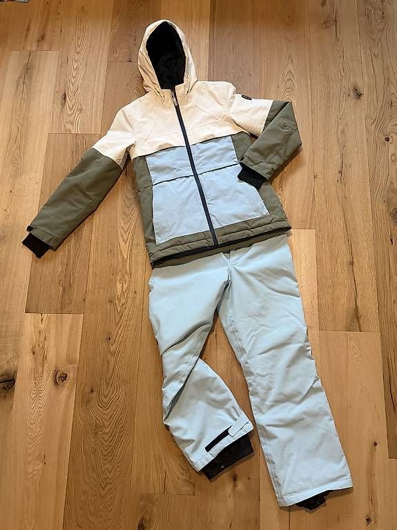 Completi: Gr.152 Killtech + Reima Skianzug – Usato da Zufikon venduto da Ozumo
