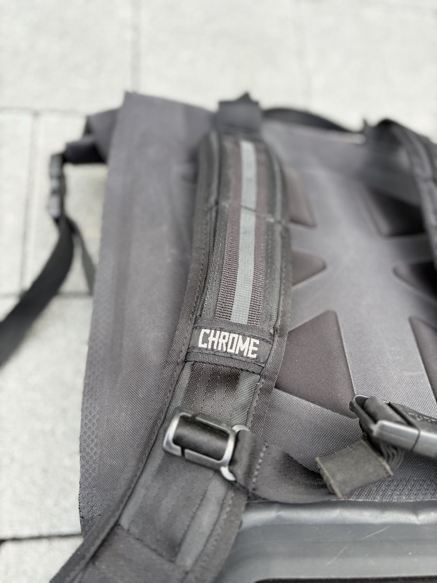 Chrome Rucksäcke: Chrome Rucksack schwarz guter Zustand – Gebraucht aus Thalwil von Counterdude 3