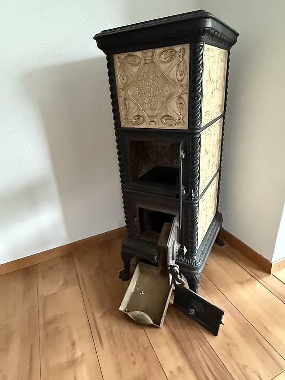 Altri mobili d'antiquariato: Alter Kachelofen / Standofen – Usato da Reinach BL venduto da Beutling 2