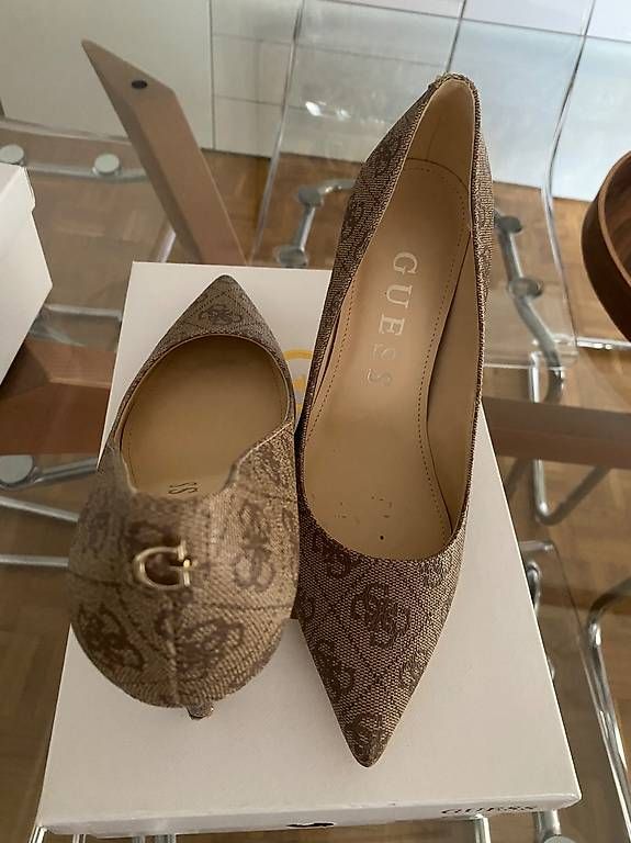 Scarpe da donna: SCARPE GUESS NUMERO 36.5 LOGGATE – Nuovo e nell'imballaggio originale da cureglia venduto da bubusette 1
