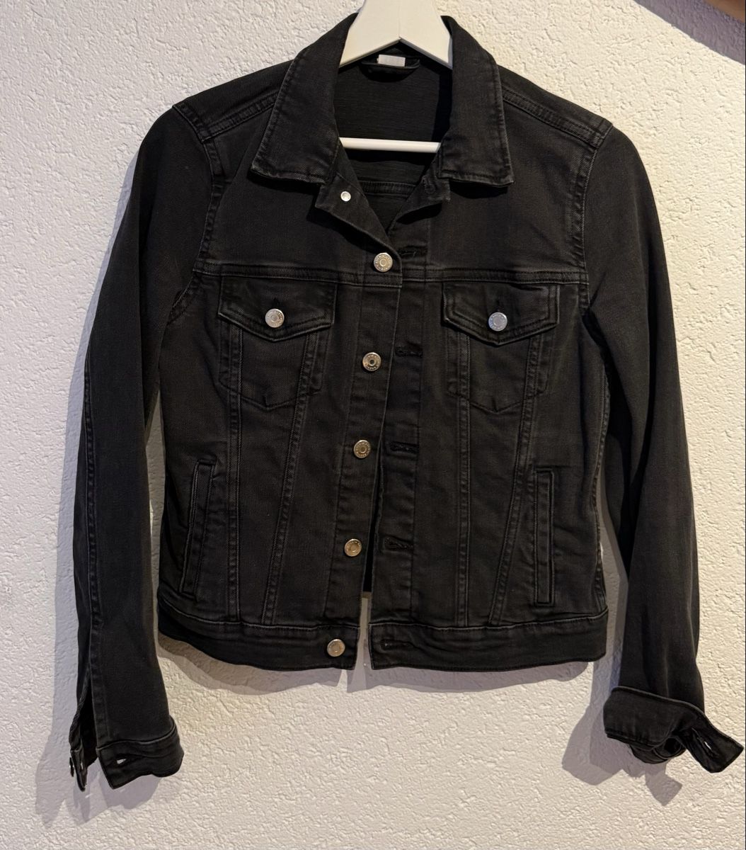 H&M Giacche: Jeansjacke in Schwarz – Usato da Zollikofen venduto da Akshy