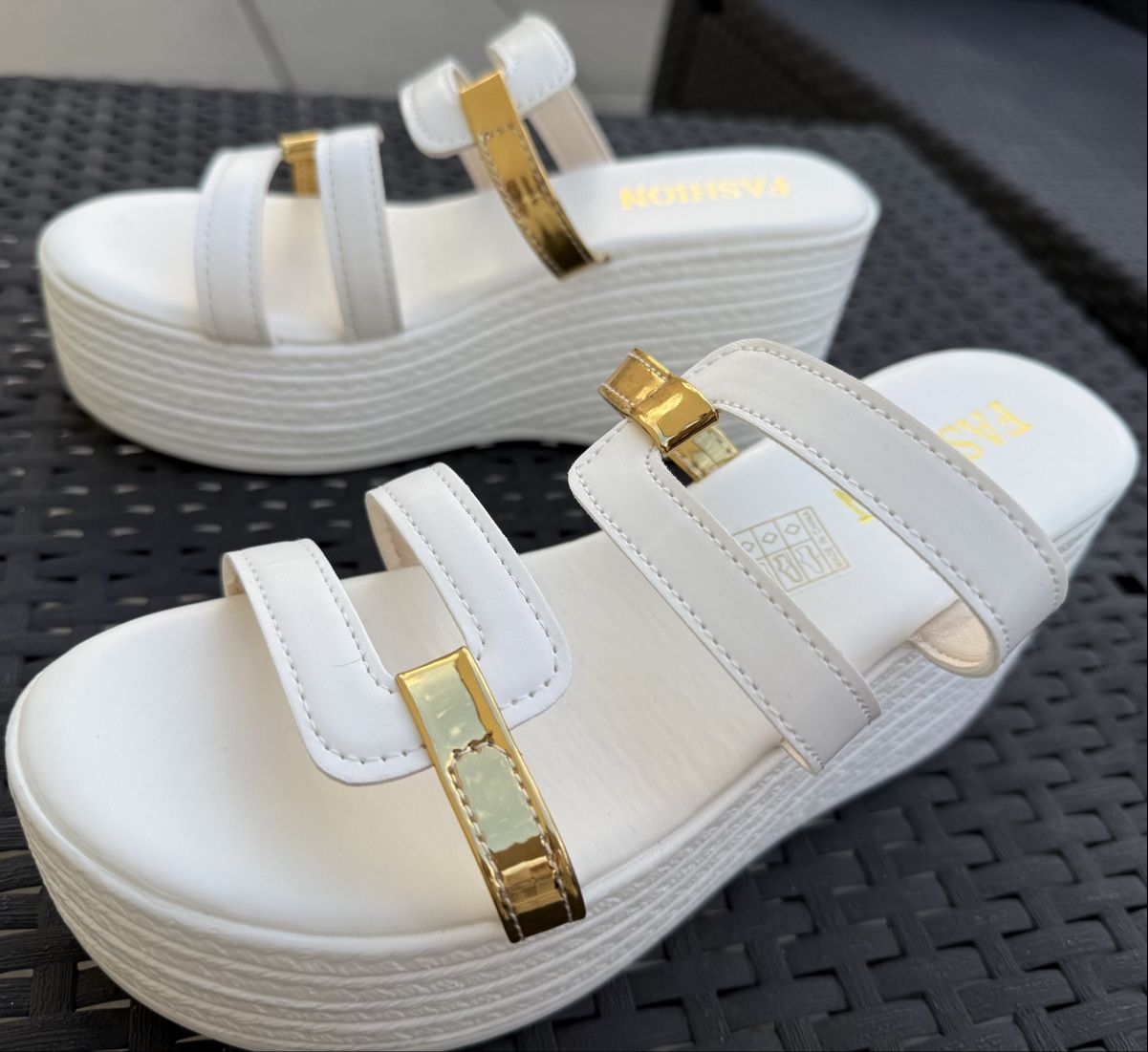 Scarpe da donna: Keilsandalen weiss Grösse 39 – Nuovo (secondo la descrizione) da Zürich venduto da schwarze