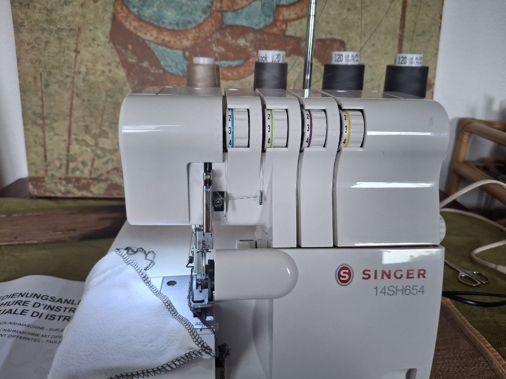 Singer Macchine da cucire: Singer Overlock Nähmaschine – Usato da Dettighofen-Lengwil venduto da hum_6mpb 1