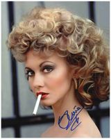 OLIVIA NEWTON-JOHN († 2022) - handsigniert (20x25cm) mit COA