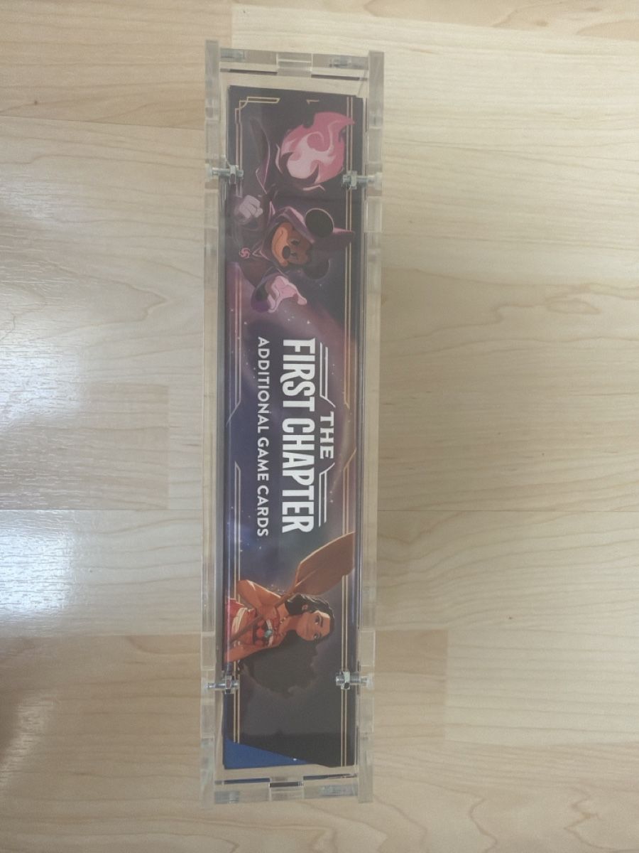 Disney Carte collezionabili: Lorcana First Edition First Print Display Englisch with Case – Nuovo e nell'imballaggio originale da Hubersdorf venduto da Der_sammel_shop 4