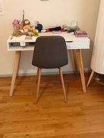 Kinderschreibtisch mit Stuhl zu verkaufen