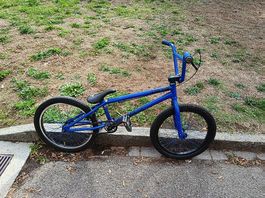 BMX de la marque Subrosa