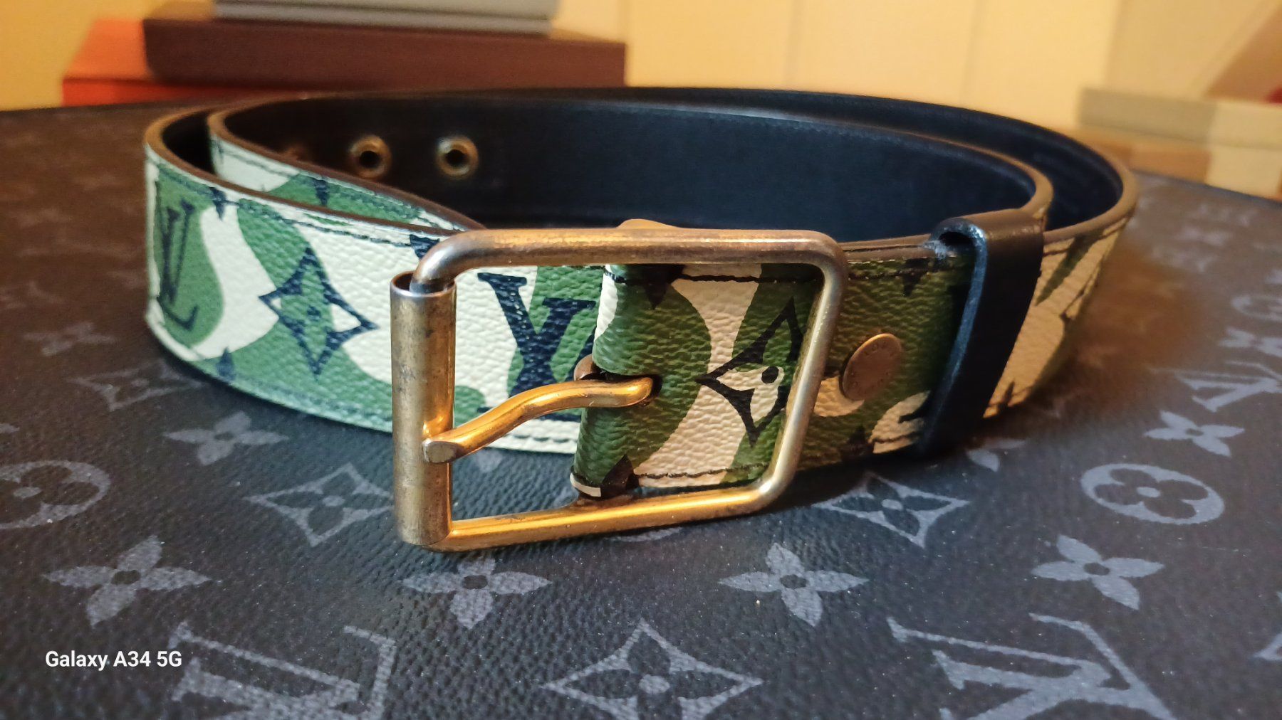 Louis Vuitton Gürtel: Murakami camouflage Gürtel Louis Vuitton – Gebraucht aus St. Gallen von DiesundDas.