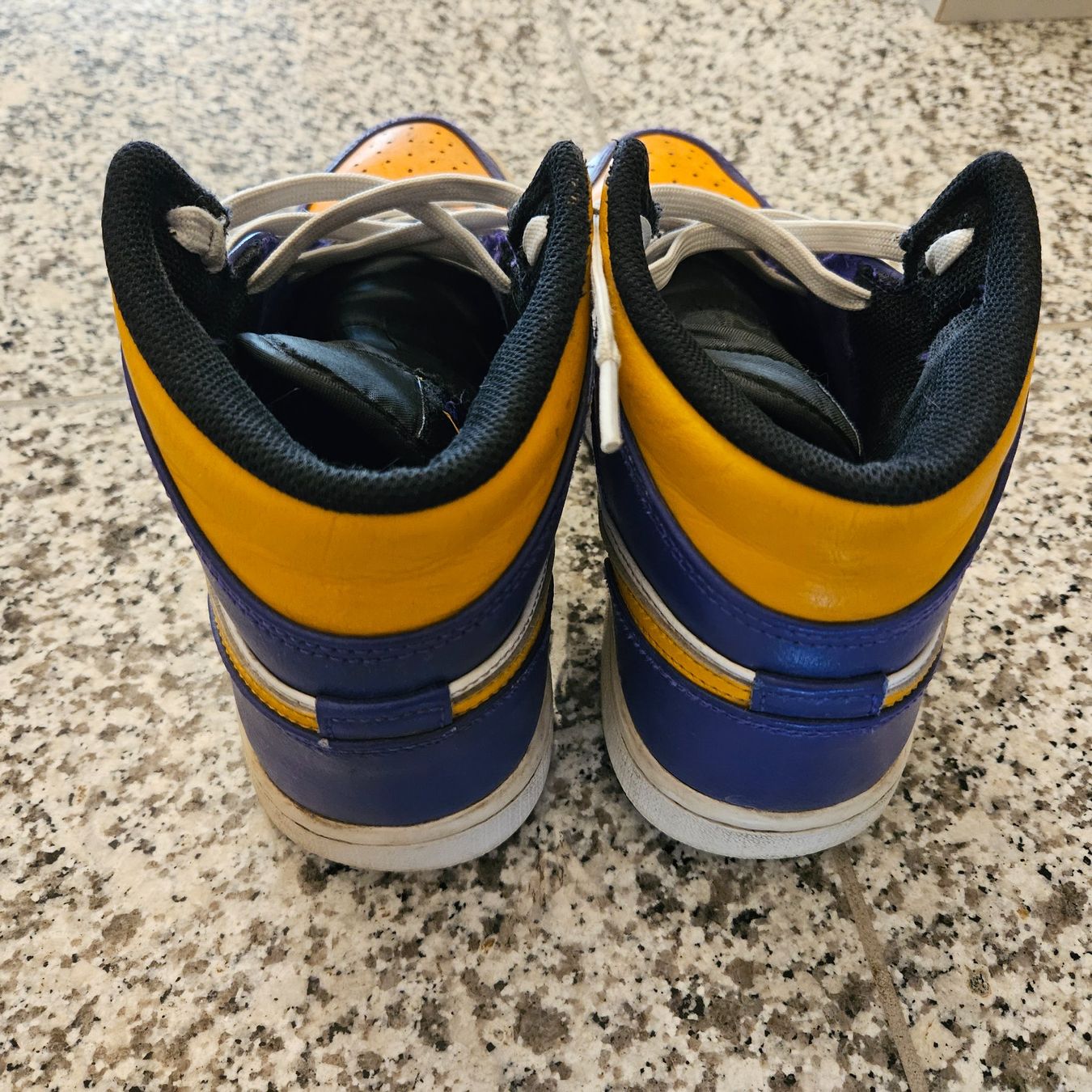 Jordan Scarpe da uomo: Nike Air Jordan 1 Mid Lakers Gr. 40 – Usato da Embrach venduto da Lilly2021 1