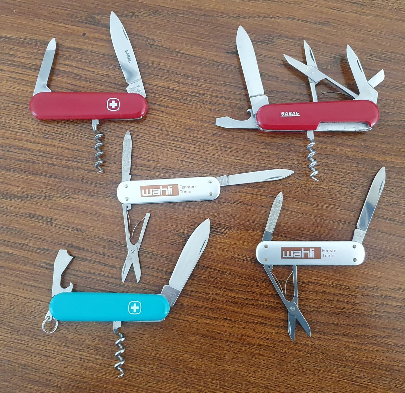 Wenger Coltelli tascabile: 5 Victorinox/Wenger Sackmesser mit Logo – Usato da Härkingen venduto da MarianneSi