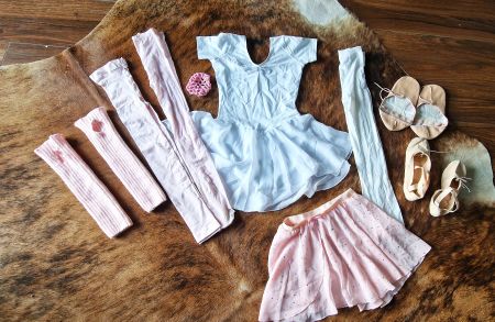 Ballettset Kleid, Strümpfhose 2x, Schuhe 2x, Rock, Haargummi