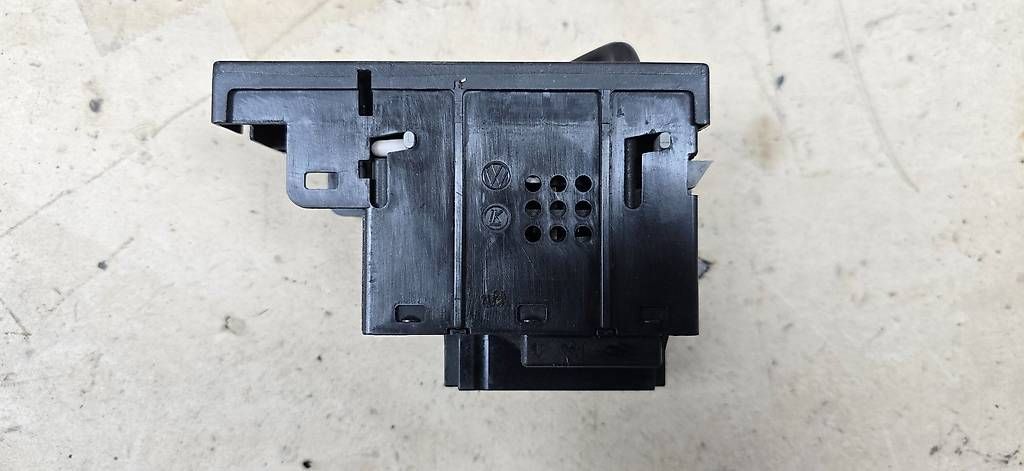 Volkswagen Tutti pezzi di ricambio auto: VW T4 Lichtschalter Schalter Licht Scheinwerfer 7D0941531C – Usato da Schaffhausen venduto da Parg86 2