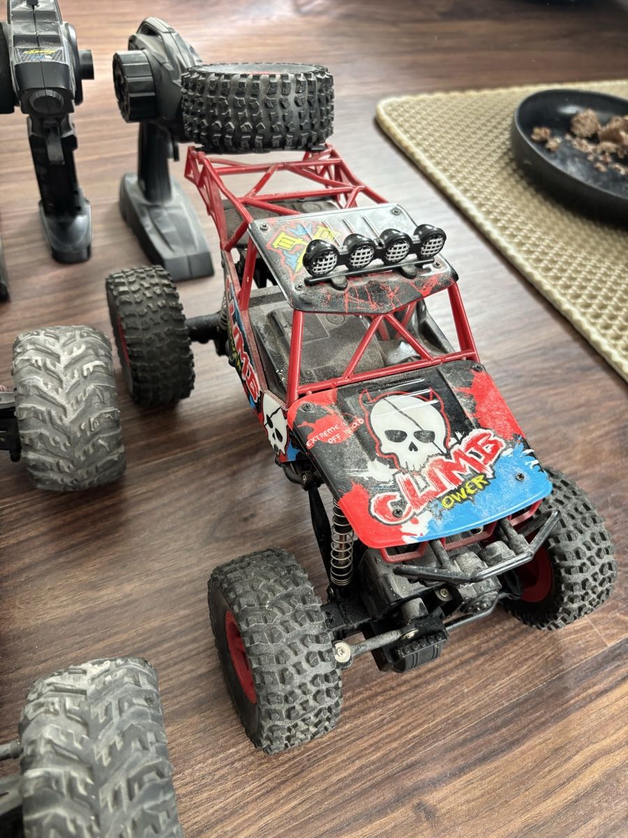 RC Kits de montage: Vier ferngesteuerte Autos – D'occasion à Krauchthal par flux_84 3