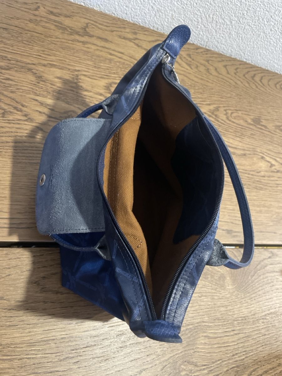 Longchamp Sacs femmes: Longchamp Handtasche dunkelblau Modell Logo – D'occasion à Lyss par Vandy19 5