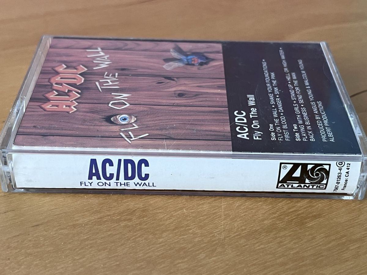 Musicassette: AC/DC: Fly on the wall (Musikkassette) – Usato da Frauenfeld venduto da S0270115 2