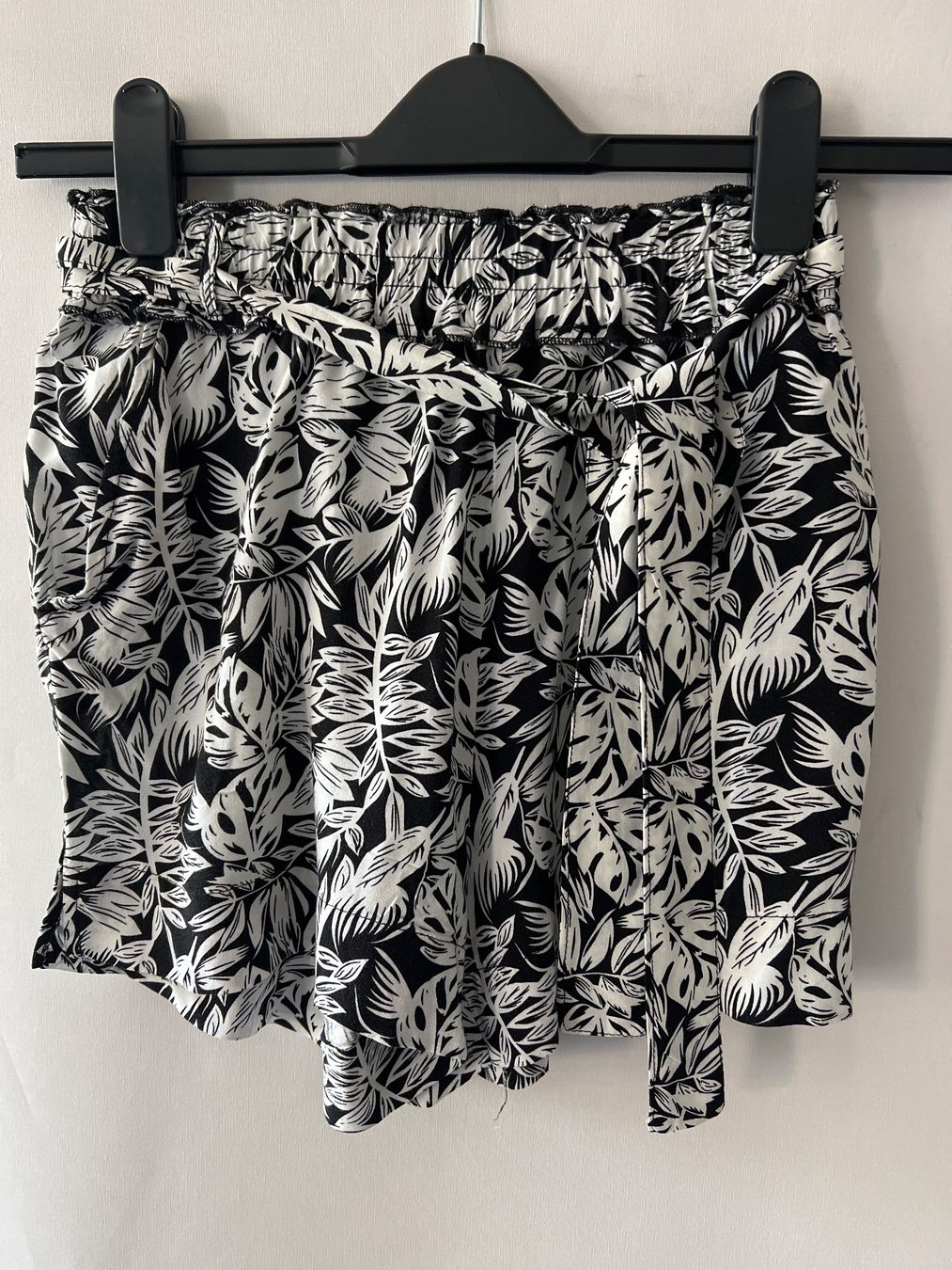 Pantaloni: Mädchen kurze Hose XS ca 164 – Usato da Oberglatt ZH venduto da ble_75jw
