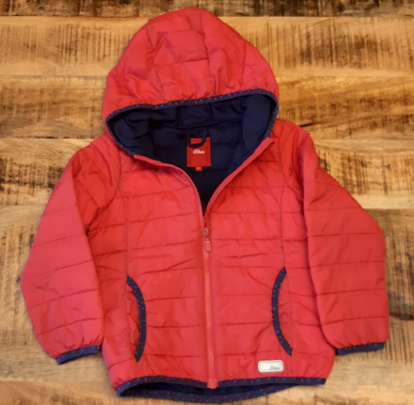 S.Oliver Giacche & Cappotti: s.Oliver Übergangsjacke, Gr. 104, rot, Mädchen – Usato da Wiler b. Utzenstorf venduto da ryan81