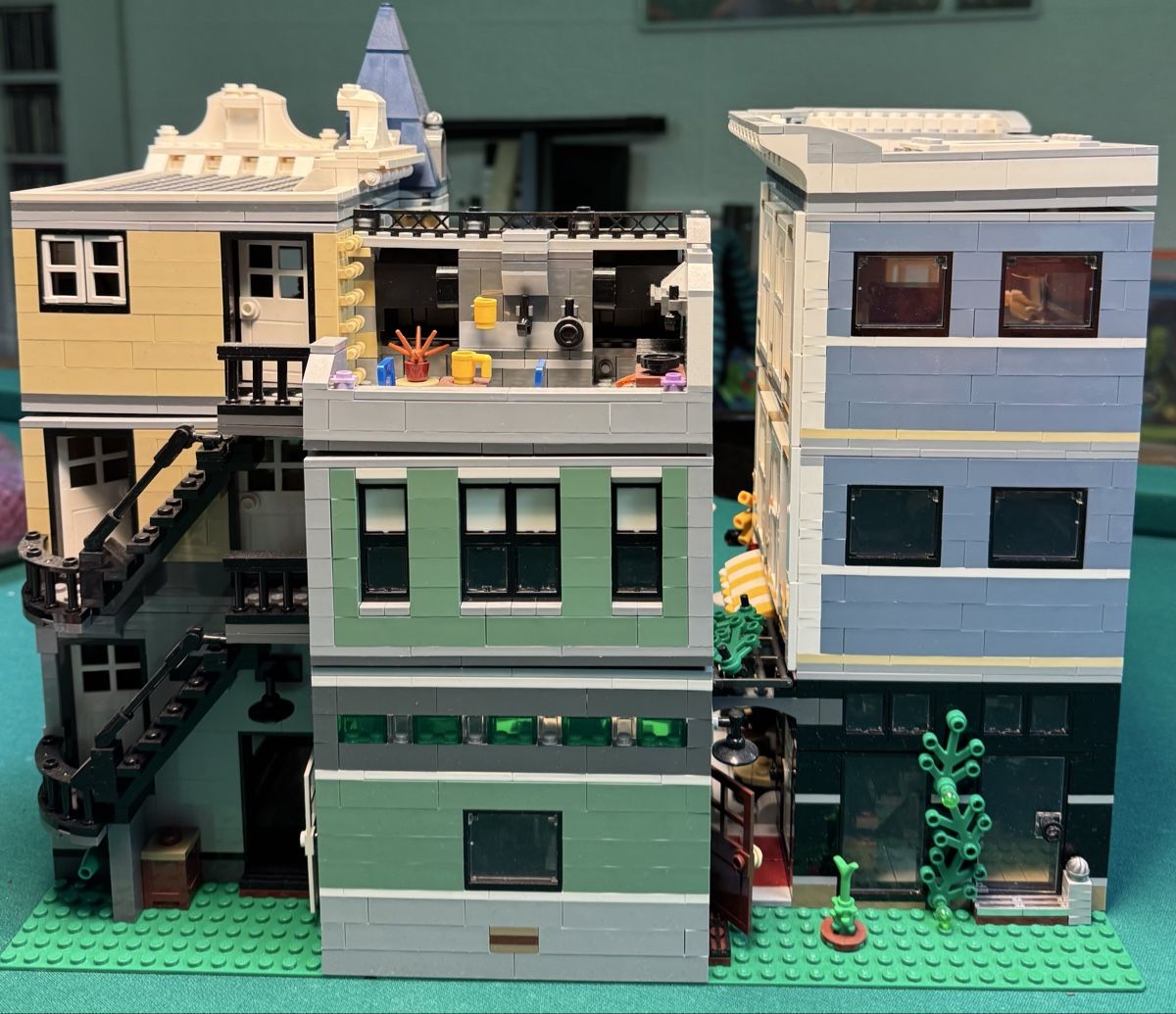 Lego Kit di costruzioni: Lego city 10255 – Nuovo (secondo la descrizione) da Wettingen venduto da elybis 2