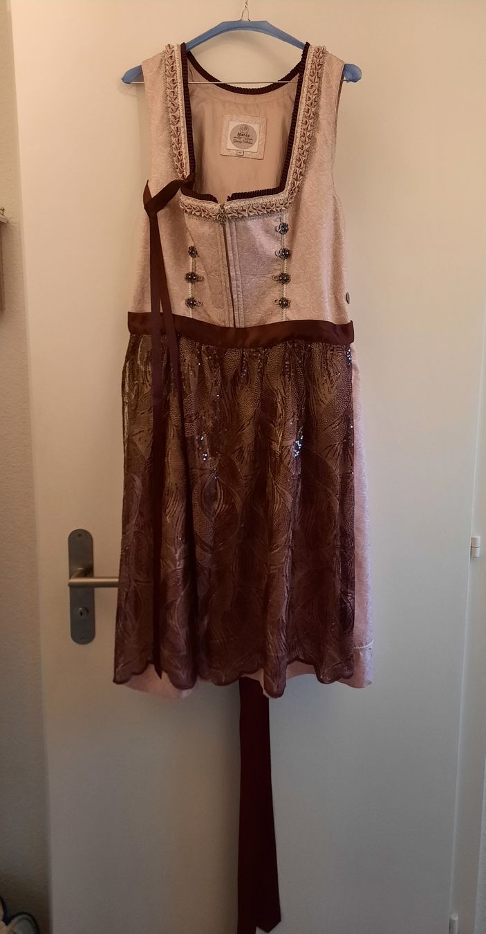 Robes: dirndl – D'occasion à Fahrni b. Thun par fri_n652