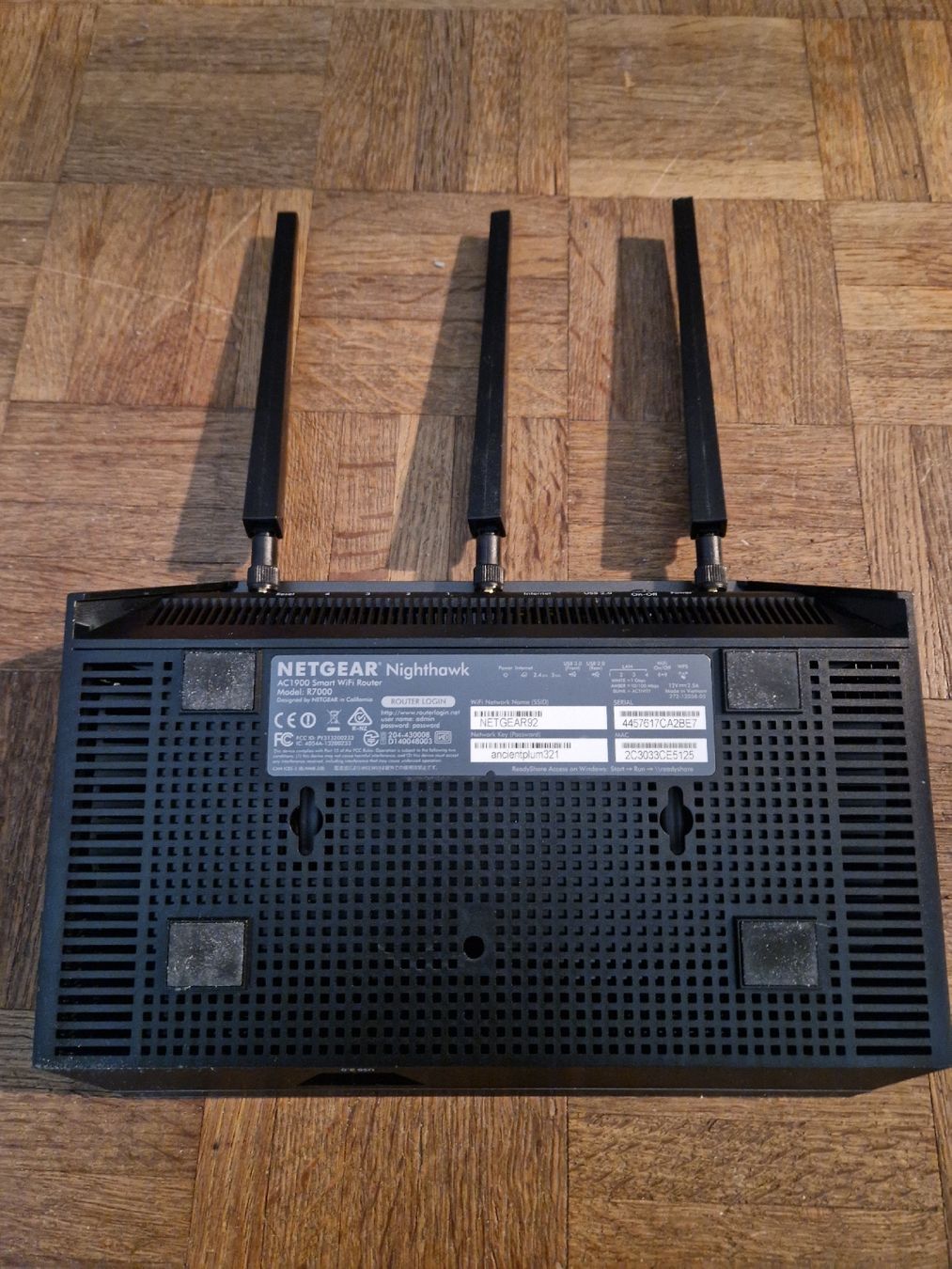 Netgear Modem & Router: Router Netgear Nighthawk – Usato da Zürich venduto da Pewy 2