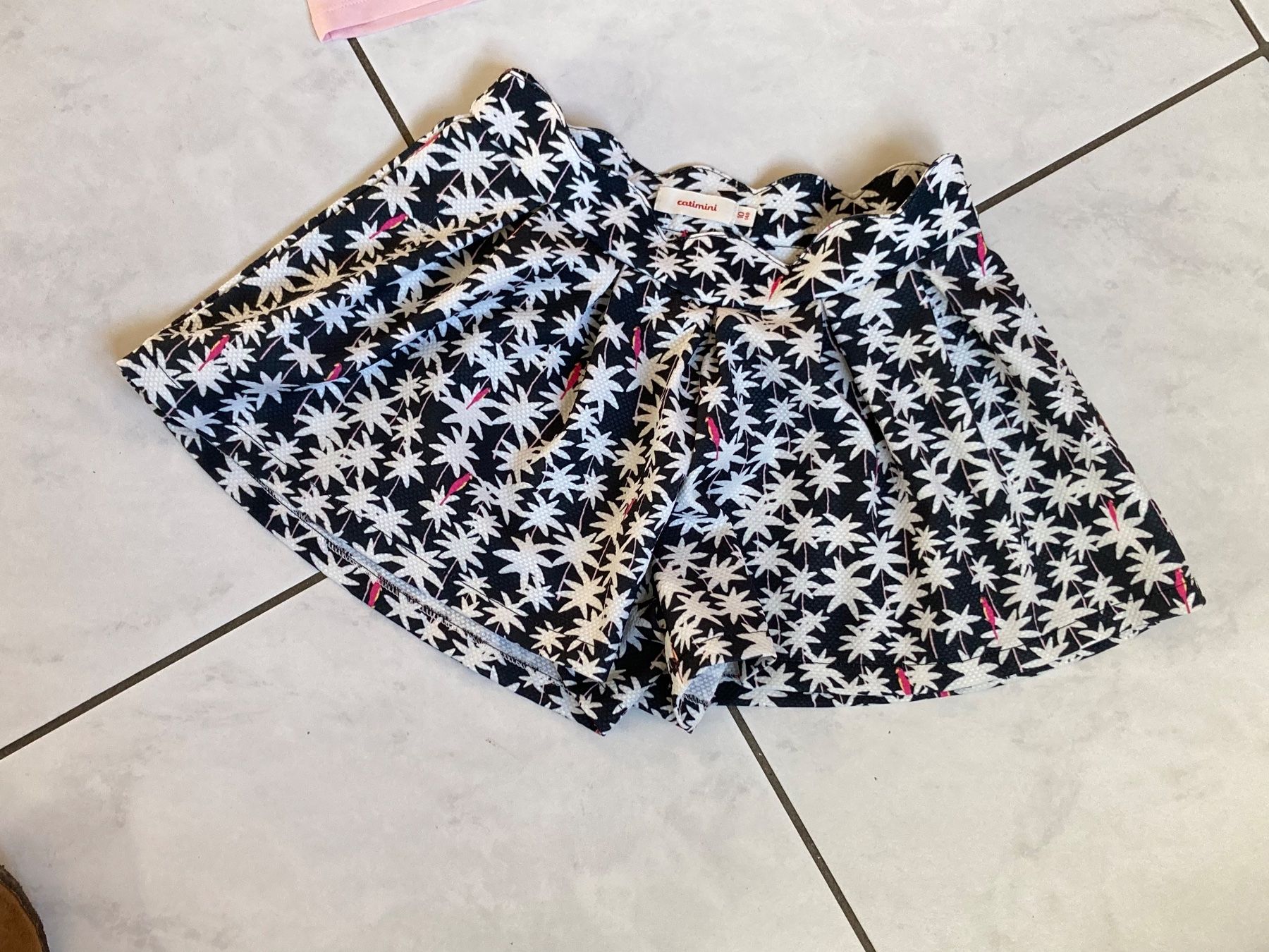Catimini Pantalons: CATIMINI short 10ans/140cm – Neuf (Voir description) à domdidier par picolo99