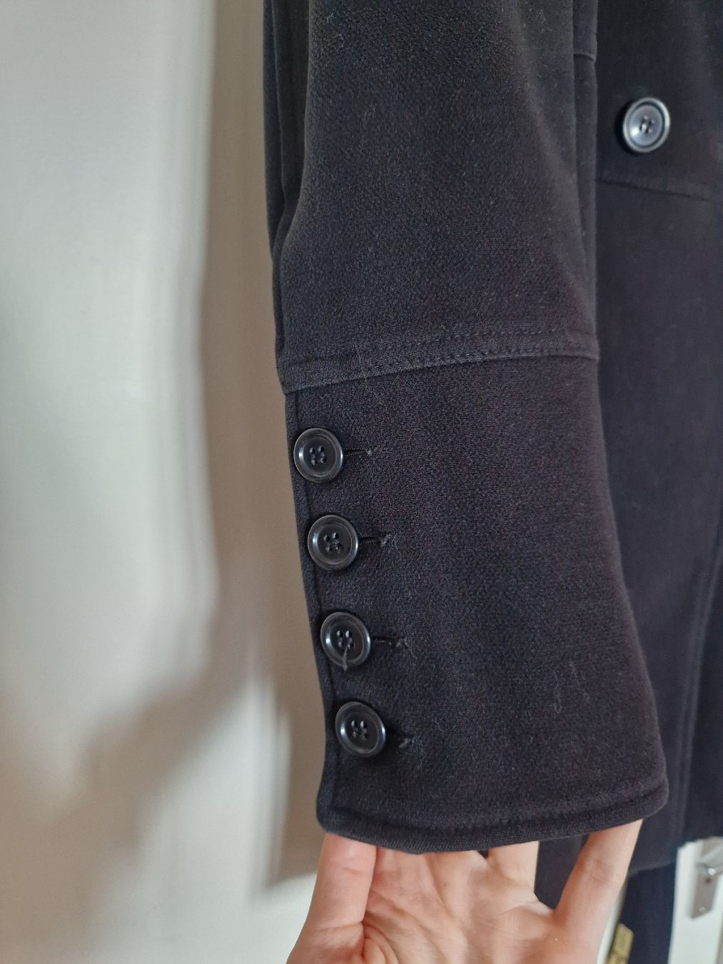 Cappotti: Black coat size S/M – Usato da Lausanne venduto da Issss 4