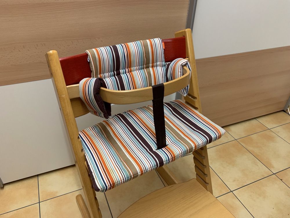 Tripp Trapp Original inkl. Babybügel Holz und Sitzkissen 2