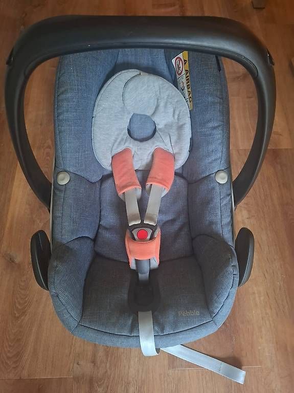 Seggiolini per auto: Maxi-Cosi bleu avec base Isofix – Usato da Gossens venduto da flo_m72j