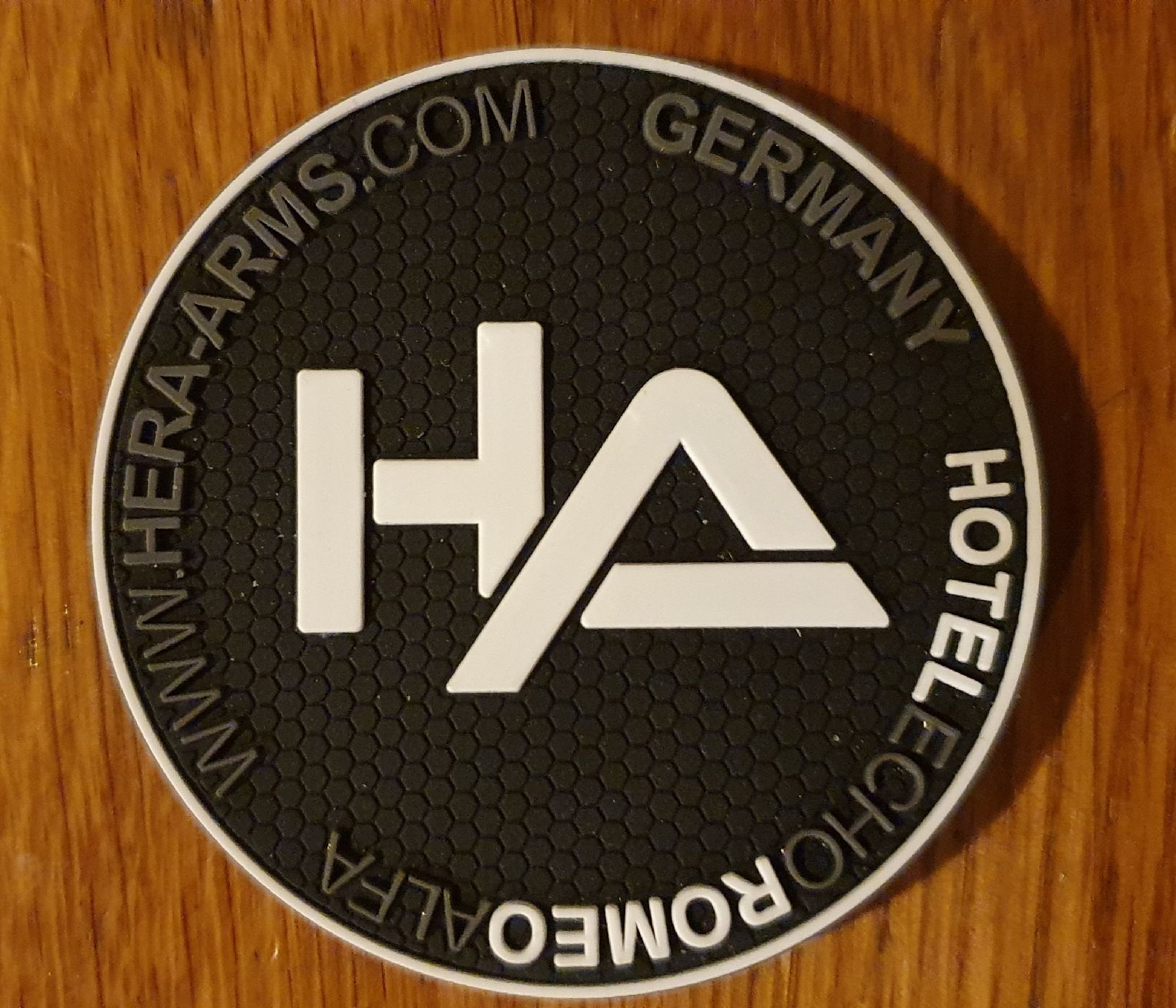Placchette & Badge: Hera-Arms Klettpatch - Neu – Nuovo (secondo la descrizione) da Nänikon venduto da Helvetia69