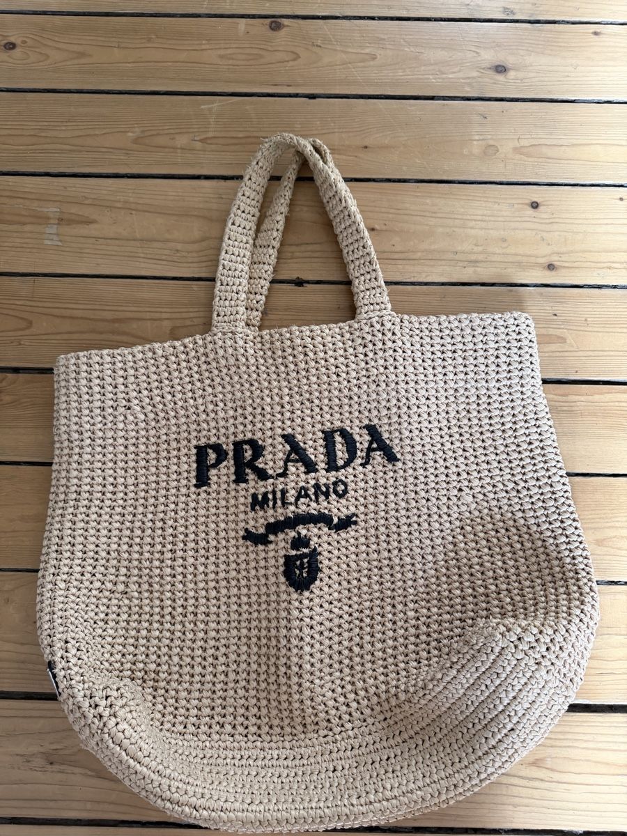 Prada Taschen: Prada Tote Bag Beach Bag – Gebraucht aus Zürich von Romjana