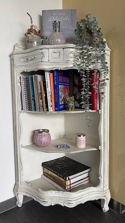 Armoires: Wunderschönes Eckmöbel im Shabby chic Stil – D'occasion à Frick par TheBurningHeart