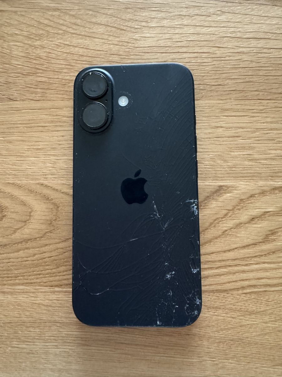 Apple Telefoni cellulari / Smartphones: iPhone 16, 256gb, Schwarz, Defekte Rückseite. – Usato da Kriens venduto da TIM20__ 2