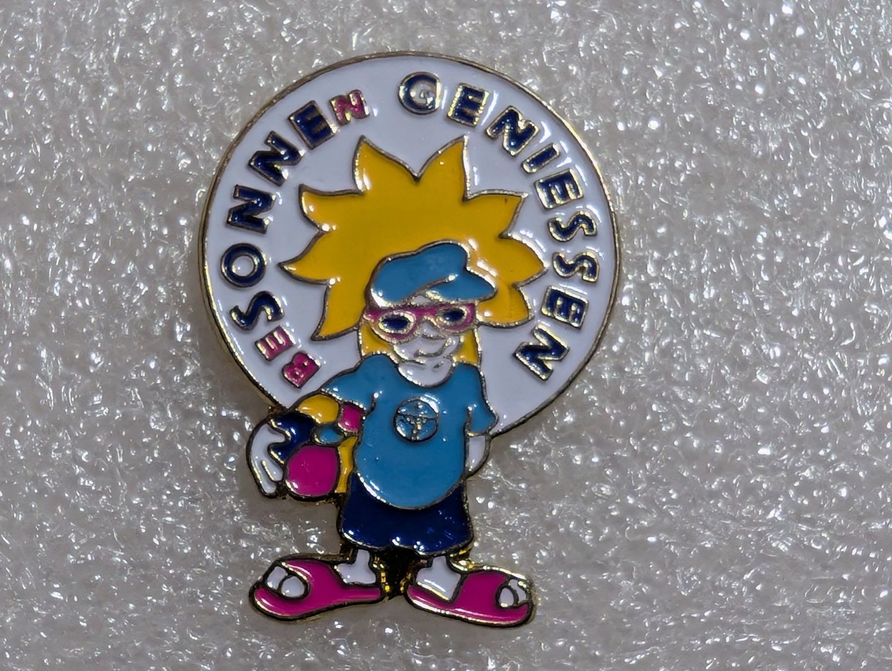 Placchette & Badge: Ansteckpin 262: Sonne geniessen – Usato da Oppligen venduto da Pin-Fall-Shop